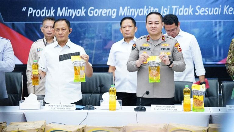 Polri Ungkap Kecurangan Minyak Goreng di Depok, Ribuan Liter Disita